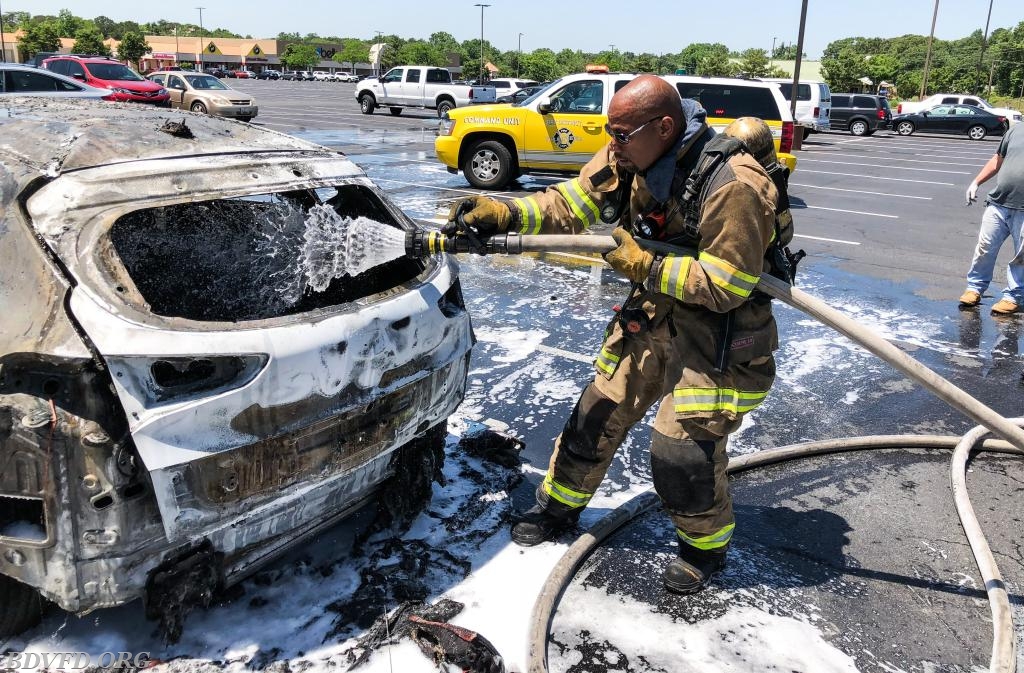 Vehicle fire in Wildwood Shopping Center 