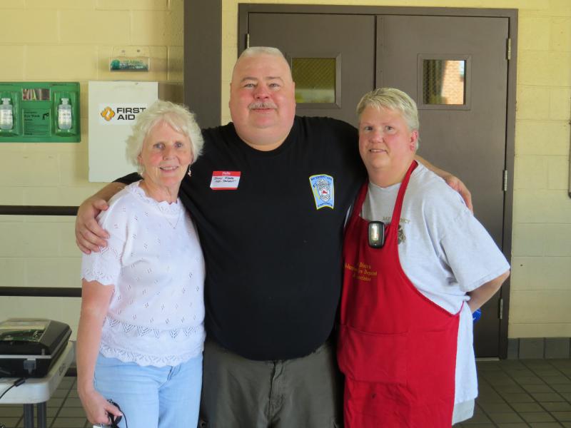 Donna Voorhaar with two of our favorite people in the world Jason Adams (webmaster)with his lovely wife Kim. 